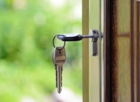 Always Losing Your Keys? We Review The Best Key Finders.